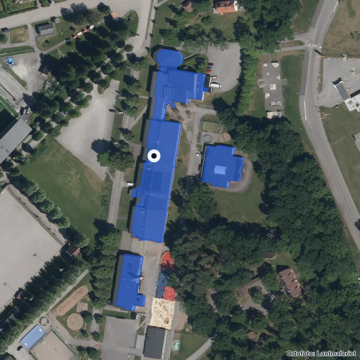 Flygbild över Alléskolan, ortofoto från Lantmäteriet
