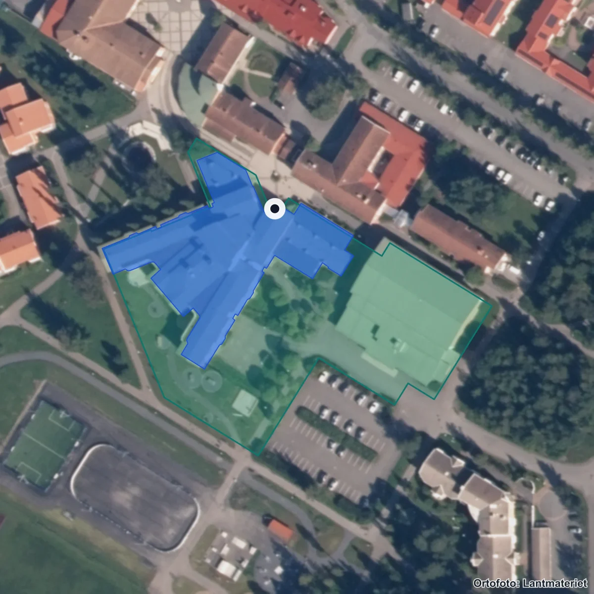 Flygbild över Torvallaskolan, ortofoto från Lantmäteriet