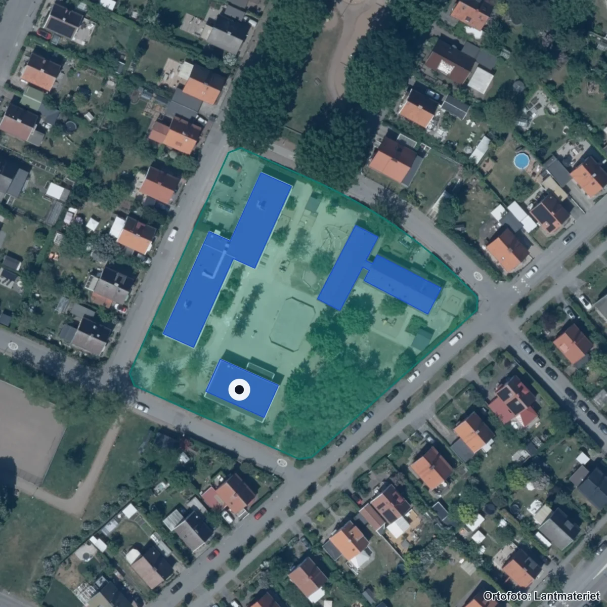 Flygbild över Karlshögsskolan, ortofoto från Lantmäteriet