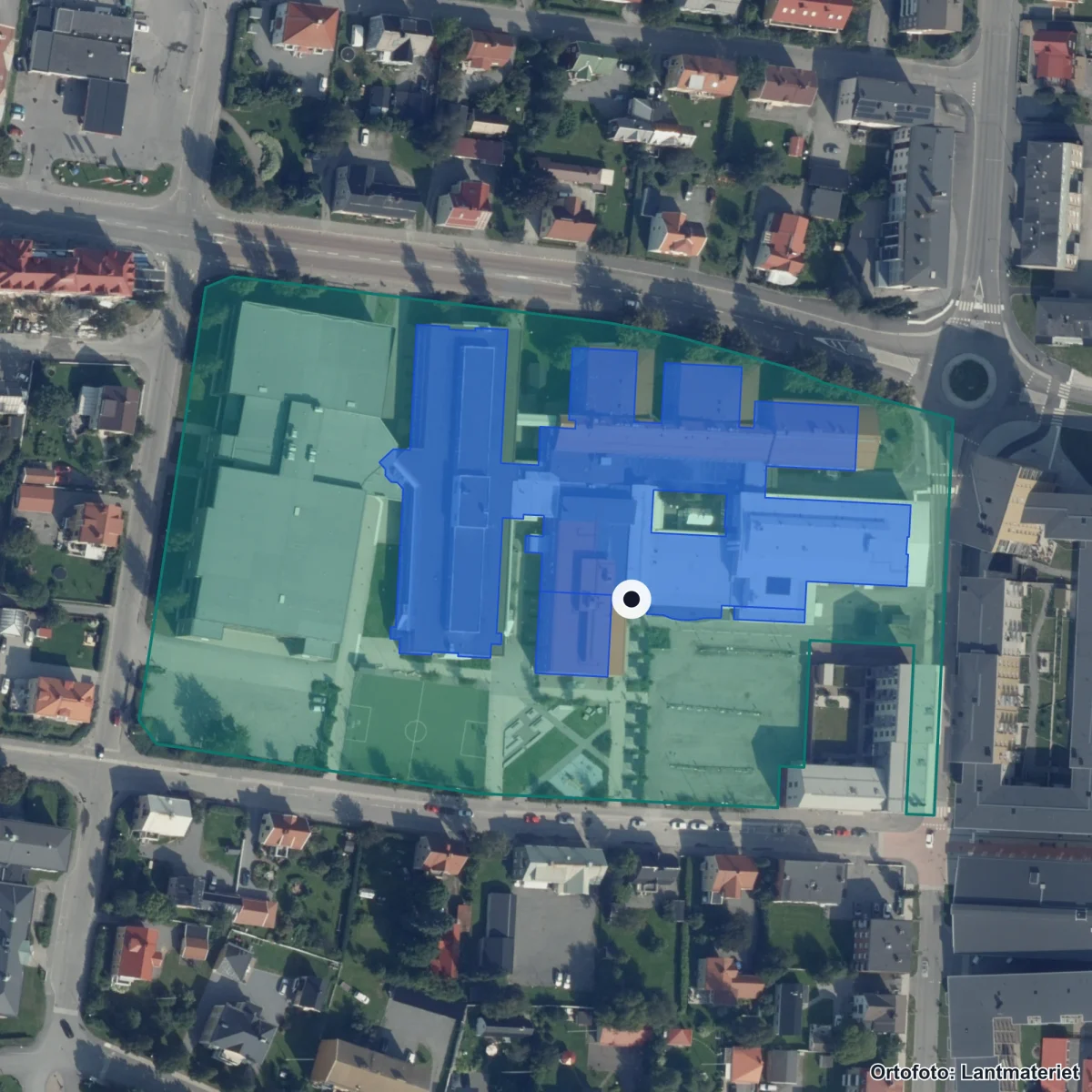 Flygbild över Baldergymnasiet, ortofoto från Lantmäteriet