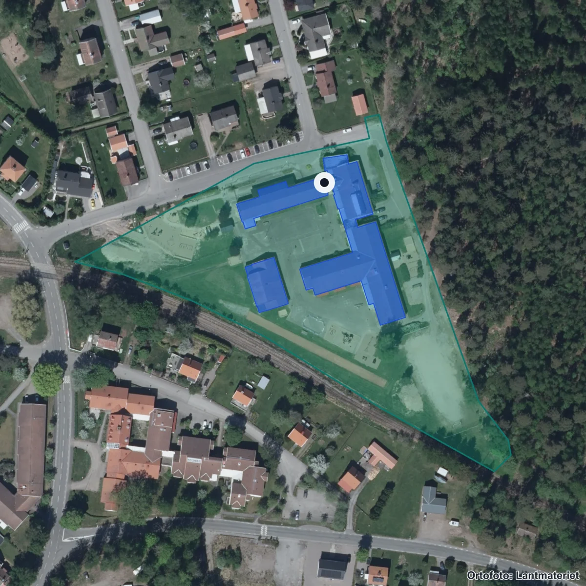Flygbild över Lyrestads skola, ortofoto från Lantmäteriet