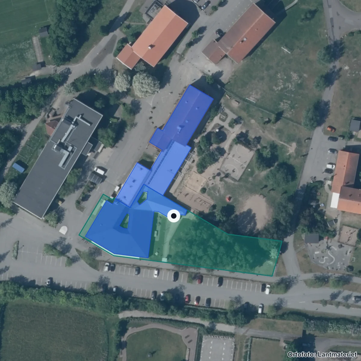 Flygbild över Runstyckets skola, ortofoto från Lantmäteriet