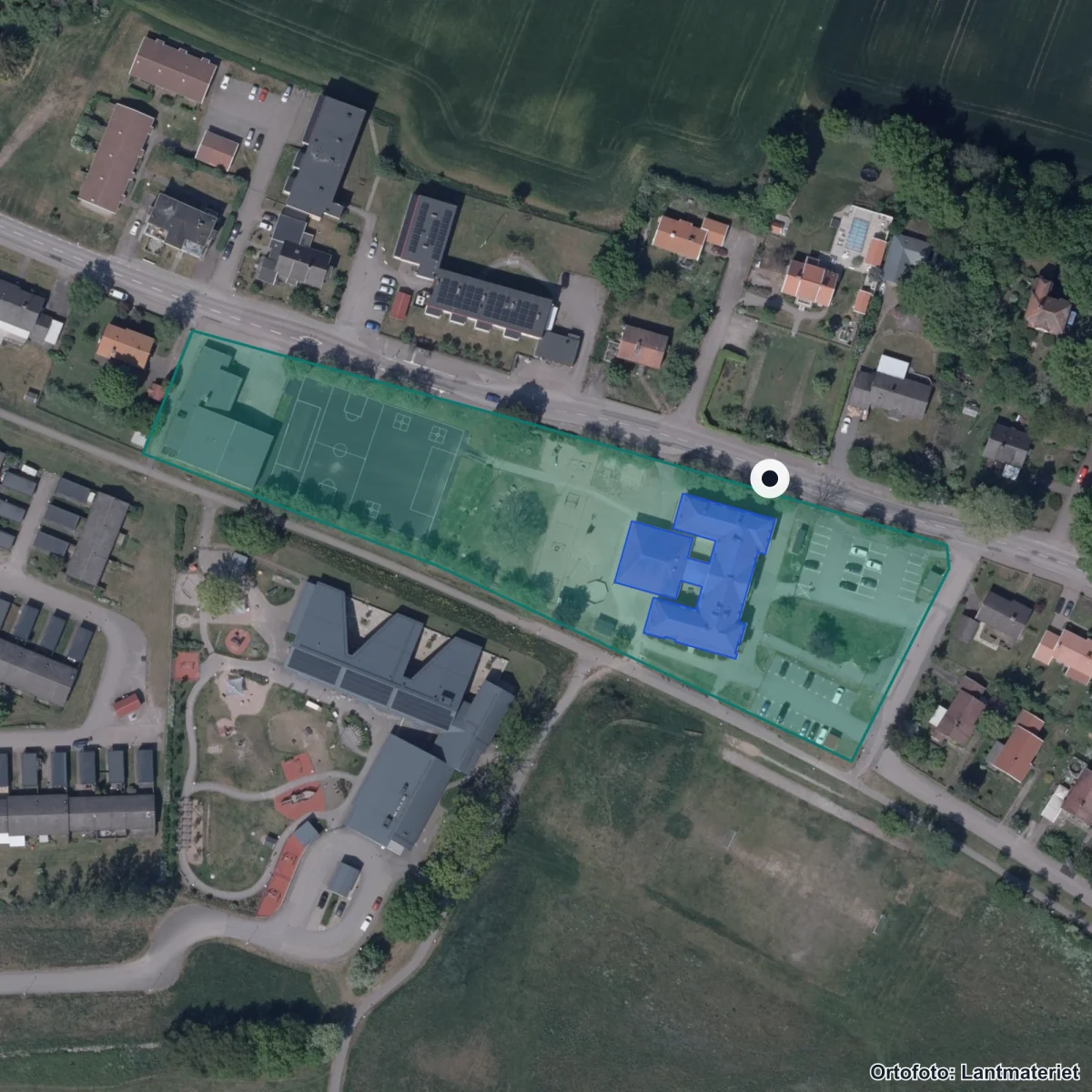 Flygbild över Bergkvara skola, ortofoto från Lantmäteriet