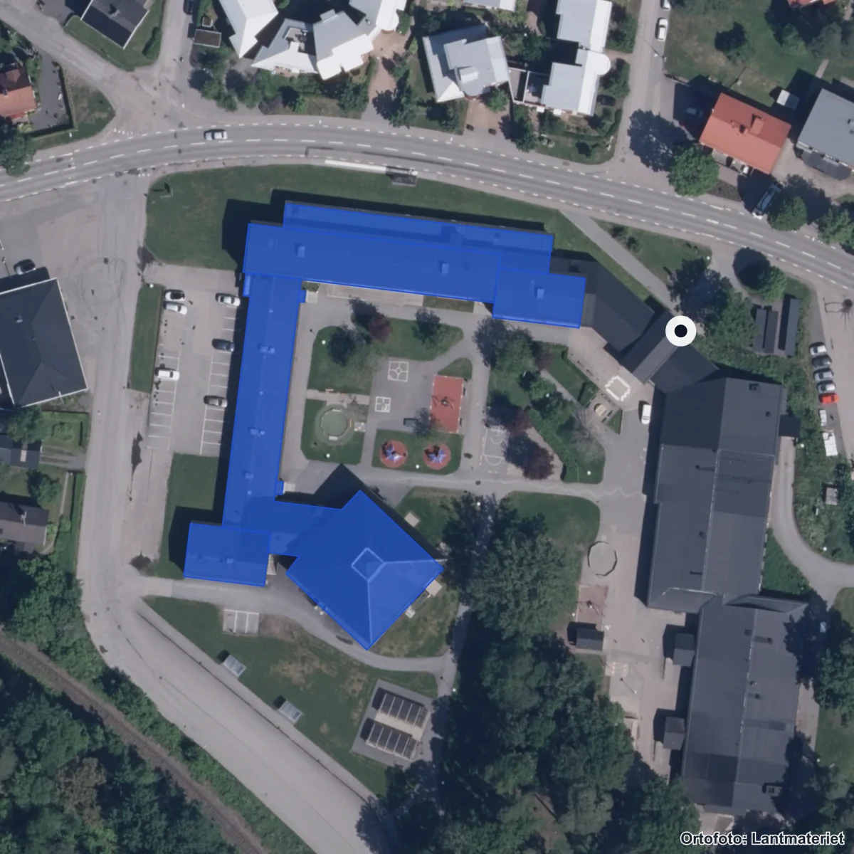 Flygbild över Österbyskolan, ortofoto från Lantmäteriet