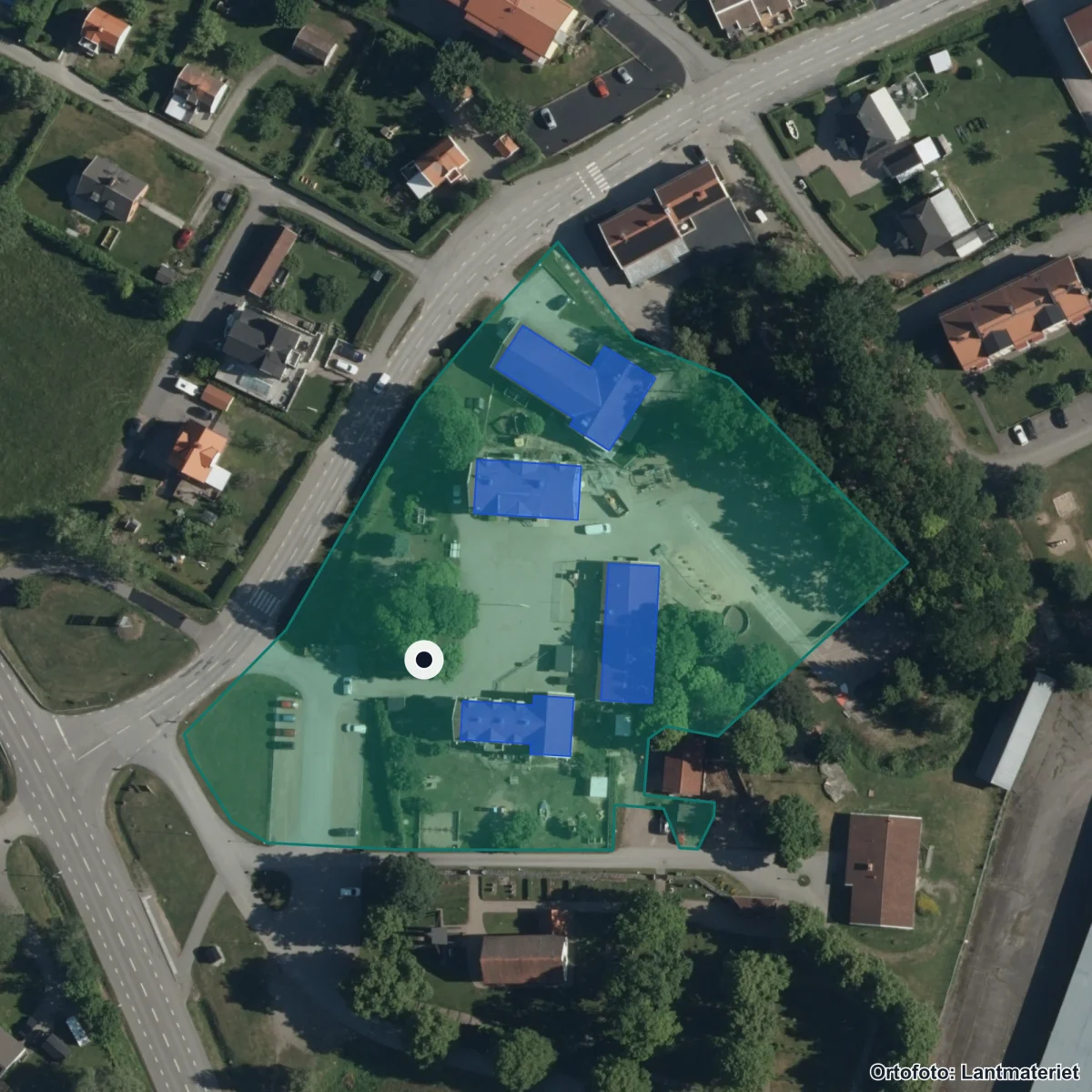 Flygbild över Vrena Friskola, ortofoto från Lantmäteriet