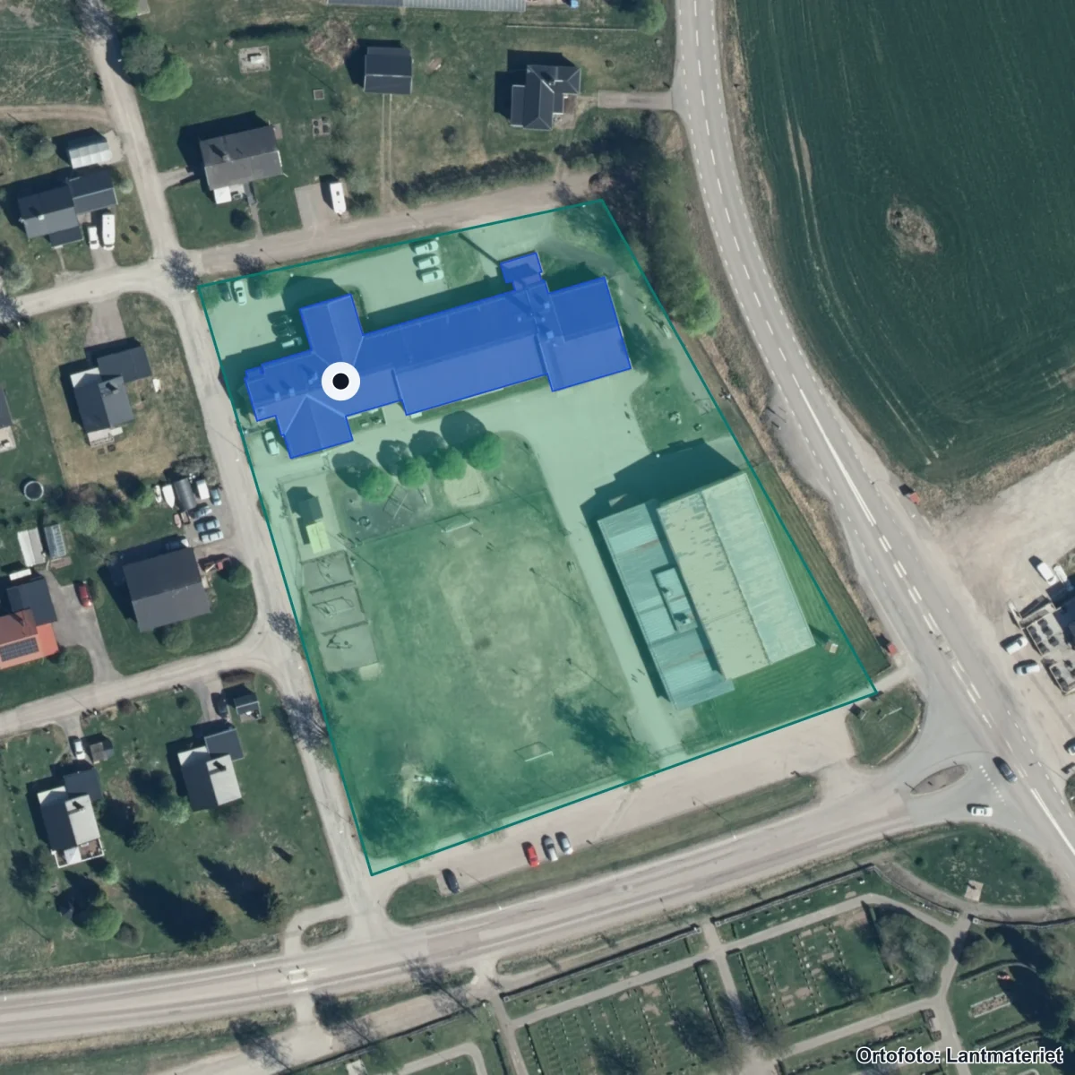 Flygbild över Nederborgs skola, ortofoto från Lantmäteriet