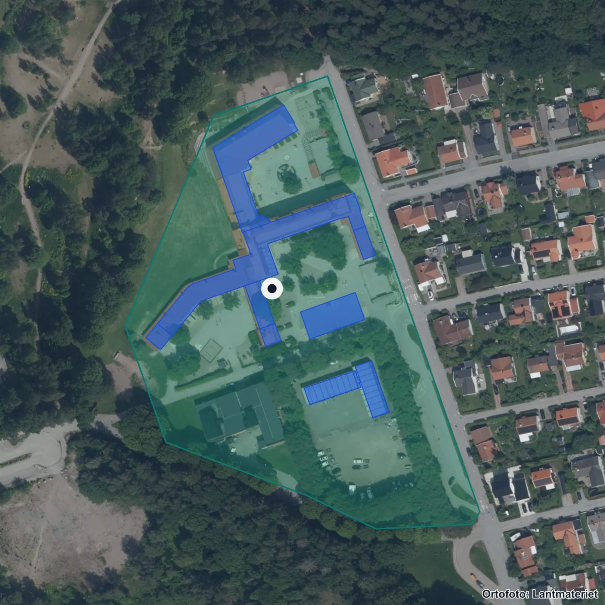 Flygbild över Domarringens skola, ortofoto från Lantmäteriet