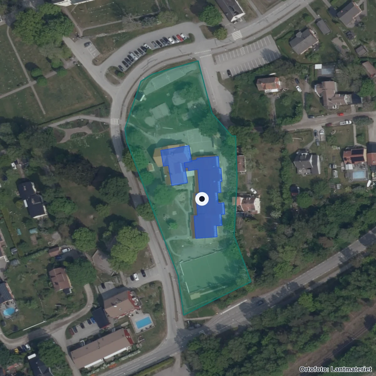 Flygbild över Kyrkskolan, ortofoto från Lantmäteriet