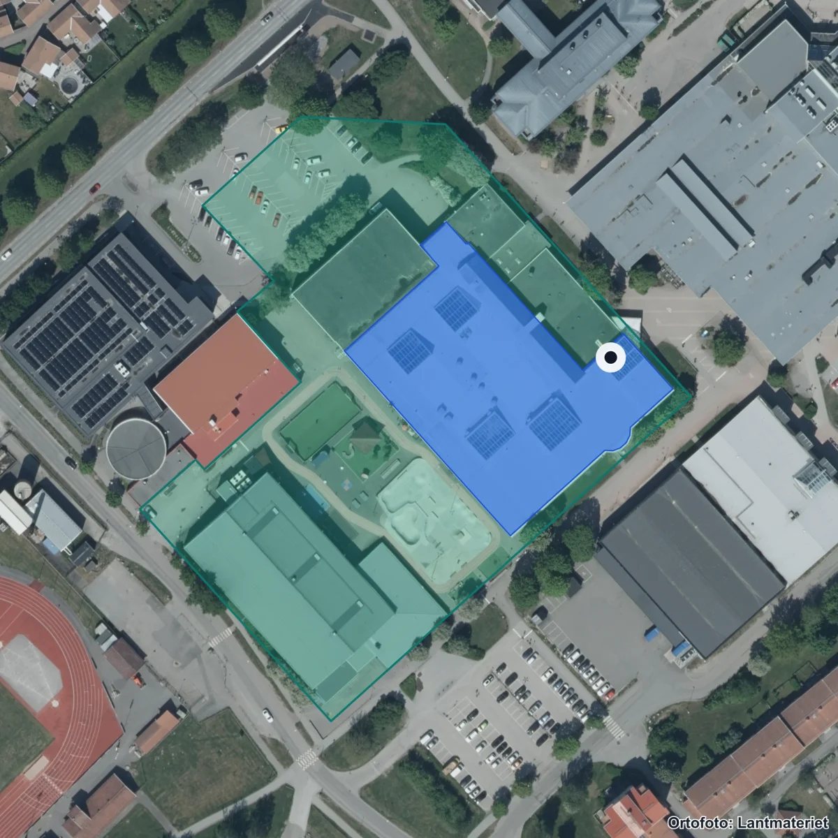 Flygbild över Fridegårdsgymnasiet, ortofoto från Lantmäteriet