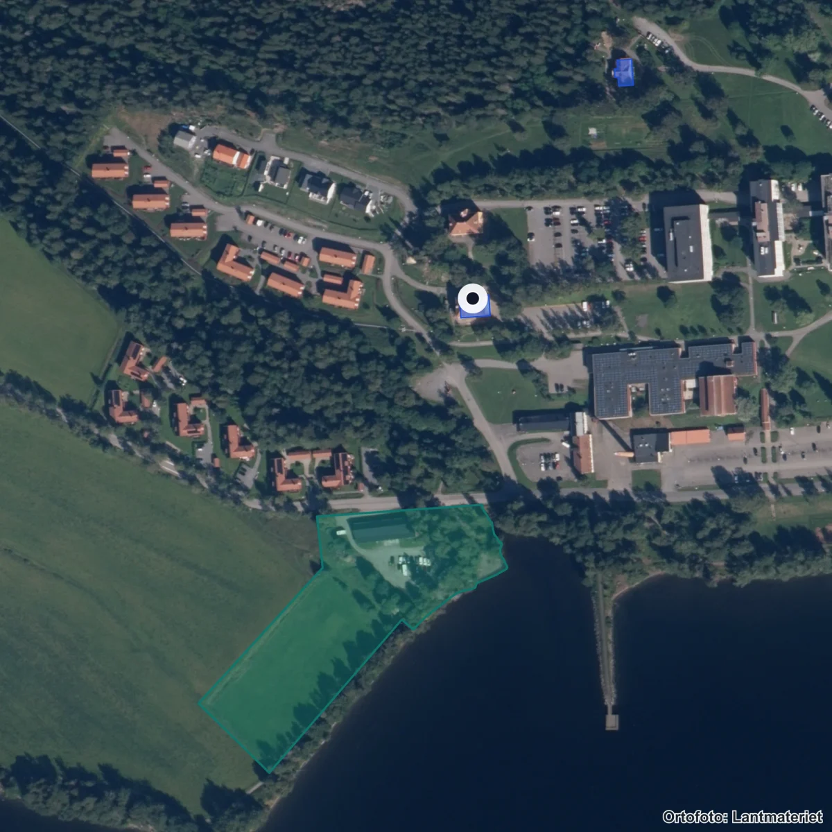 Flygbild över Östersunds Waldorfskola, ortofoto från Lantmäteriet