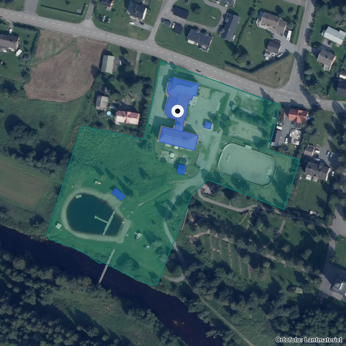 Flygbild över Kusmarksskolan, ortofoto från Lantmäteriet