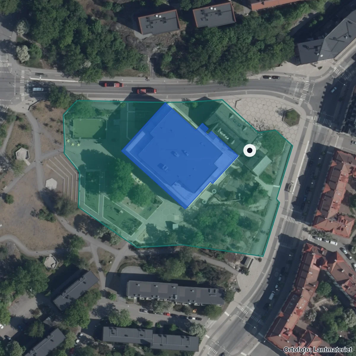 Flygbild över Midsommarkransens skola, ortofoto från Lantmäteriet
