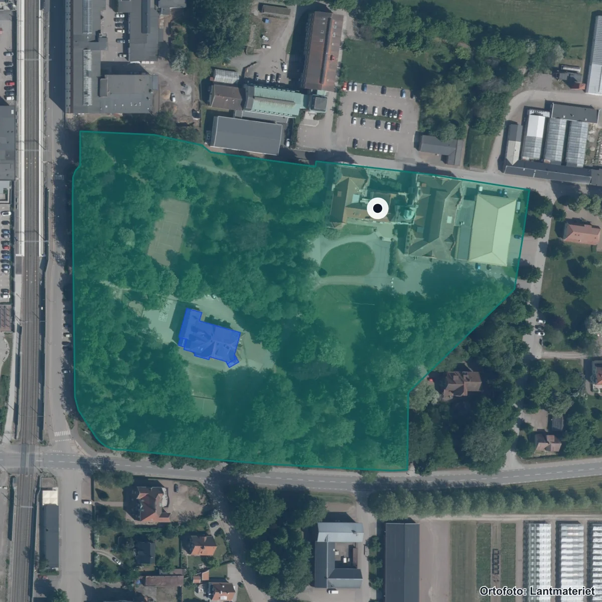 Flygbild över Svalövs Montessoriskola, ortofoto från Lantmäteriet