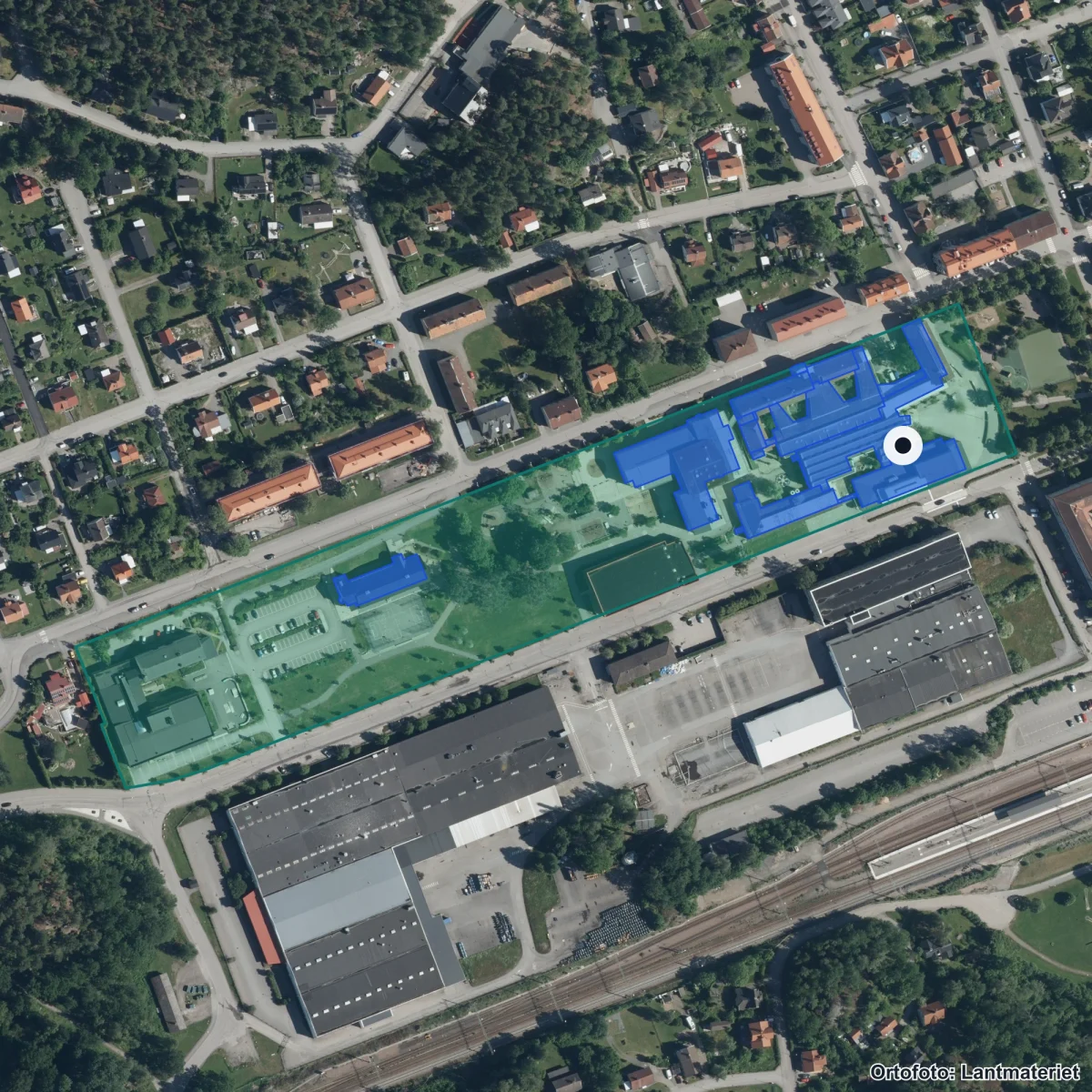 Flygbild över Stenhammarskolan, ortofoto från Lantmäteriet