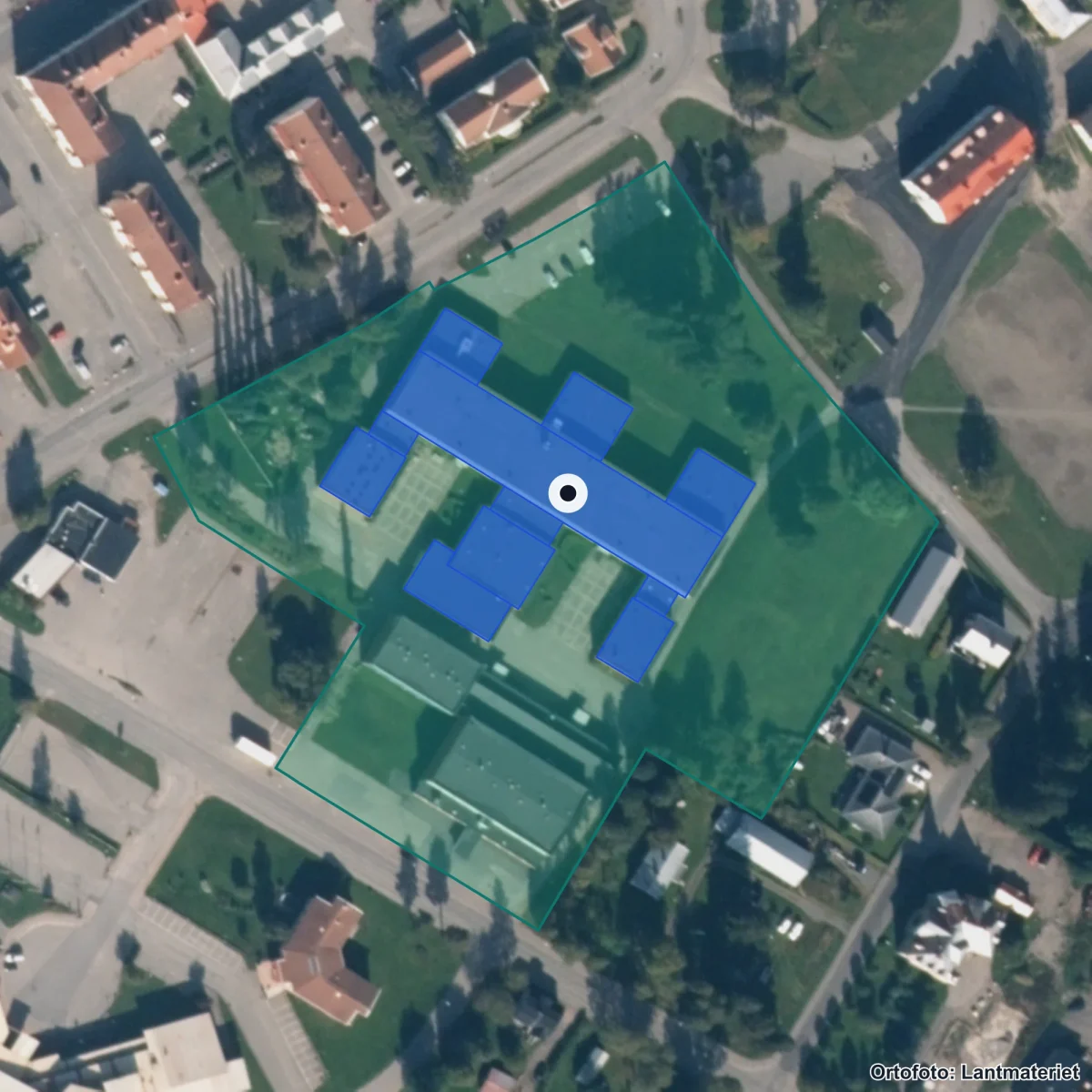 Flygbild över Hjalmar Strömerskolan, ortofoto från Lantmäteriet
