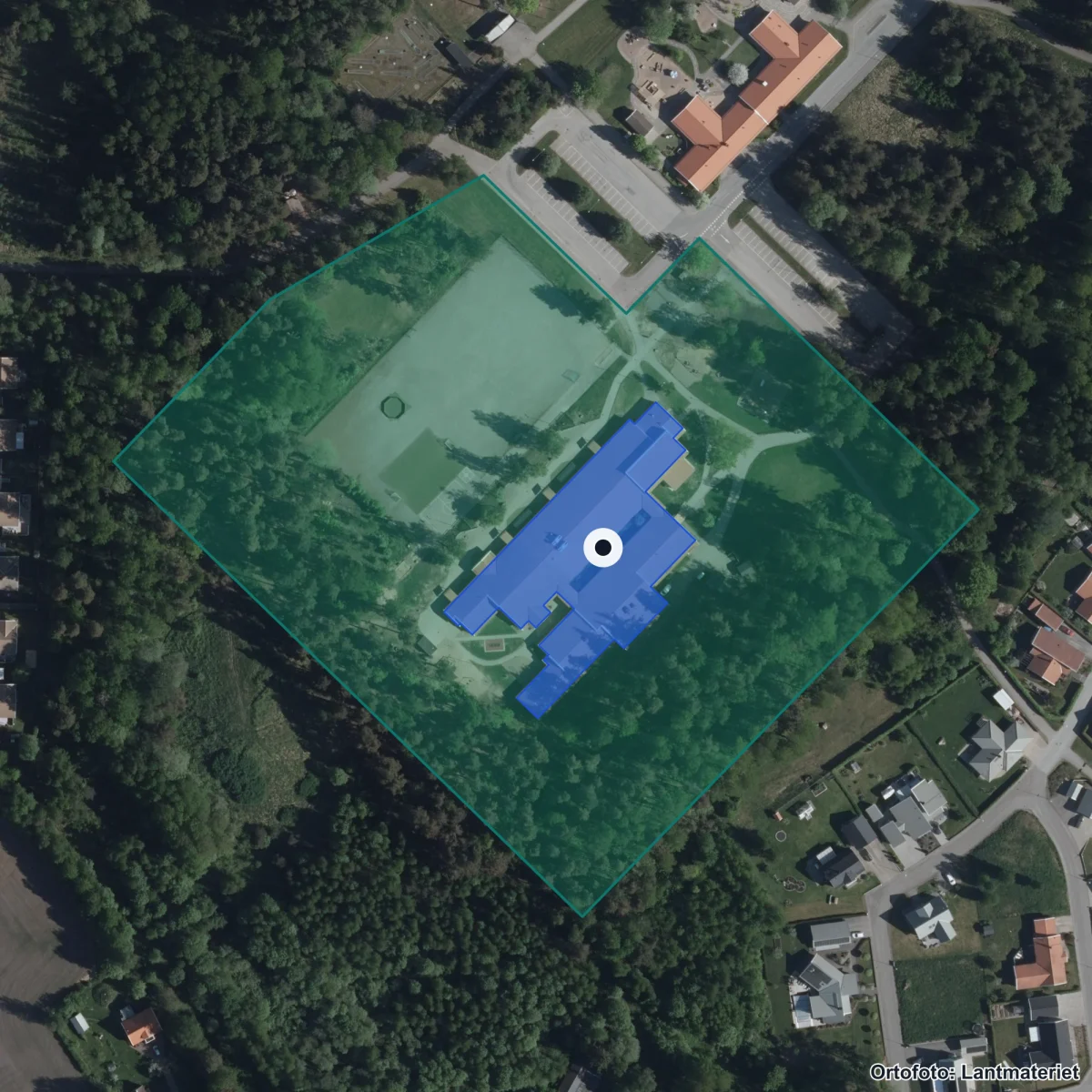 Flygbild över Ljungsbackenskolan, ortofoto från Lantmäteriet