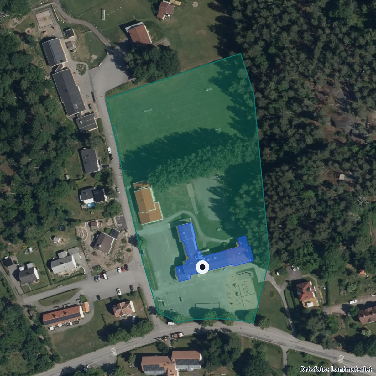 Flygbild över Östra Ryds skola, ortofoto från Lantmäteriet