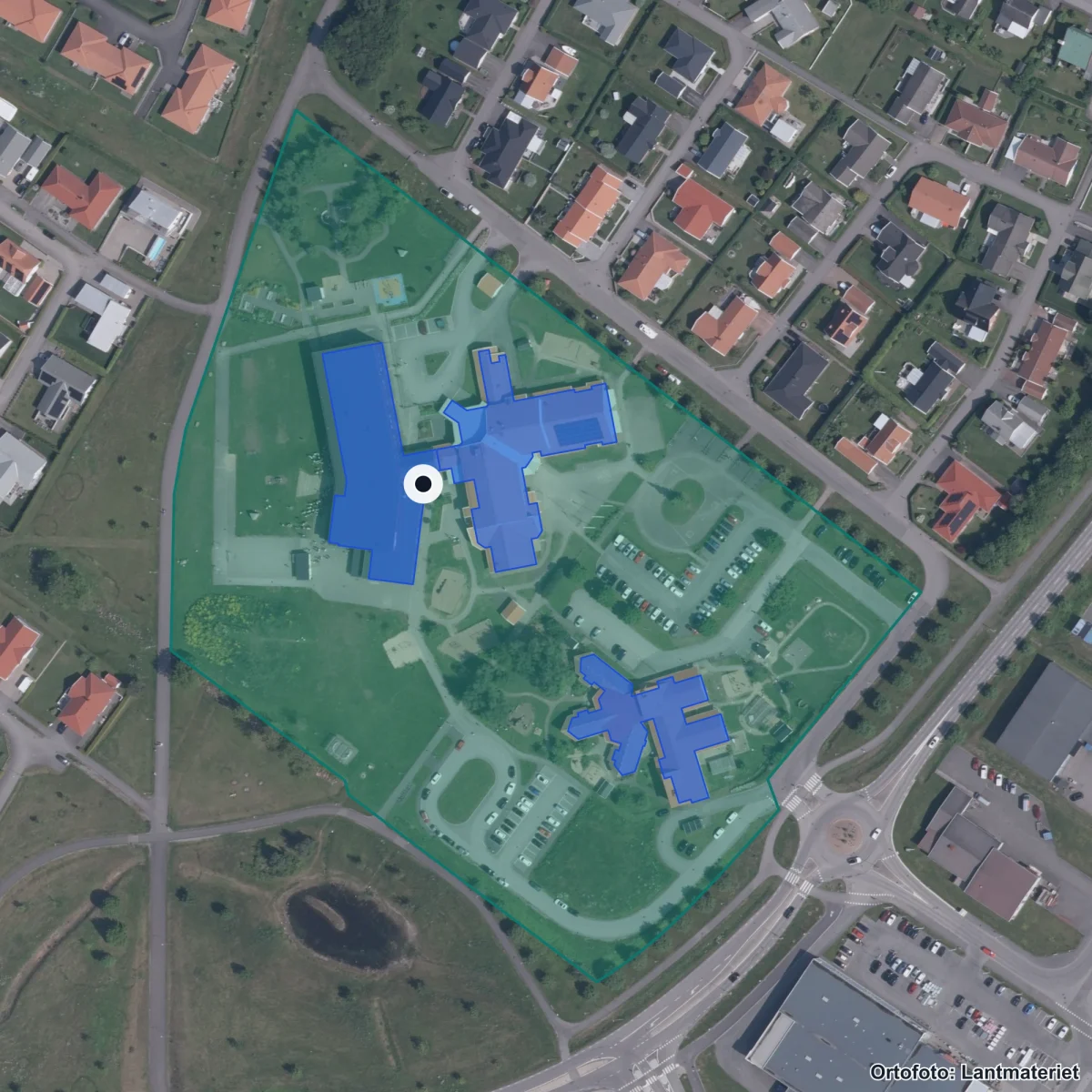 Flygbild över Resursskola 1-6B, ortofoto från Lantmäteriet