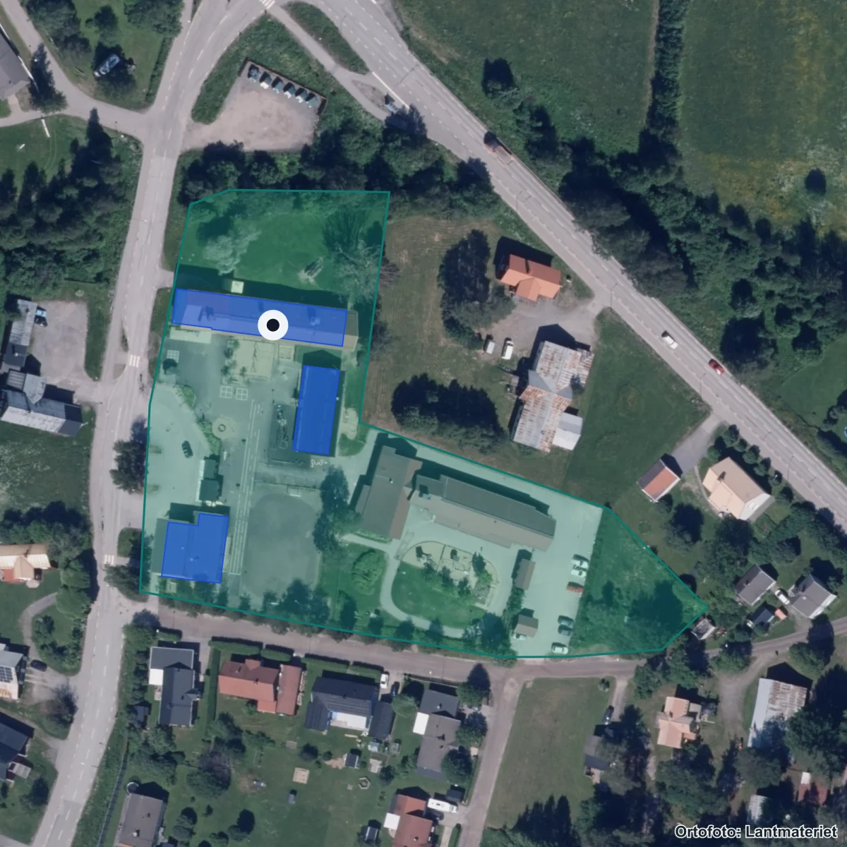 Flygbild över Hissjö skola, ortofoto från Lantmäteriet