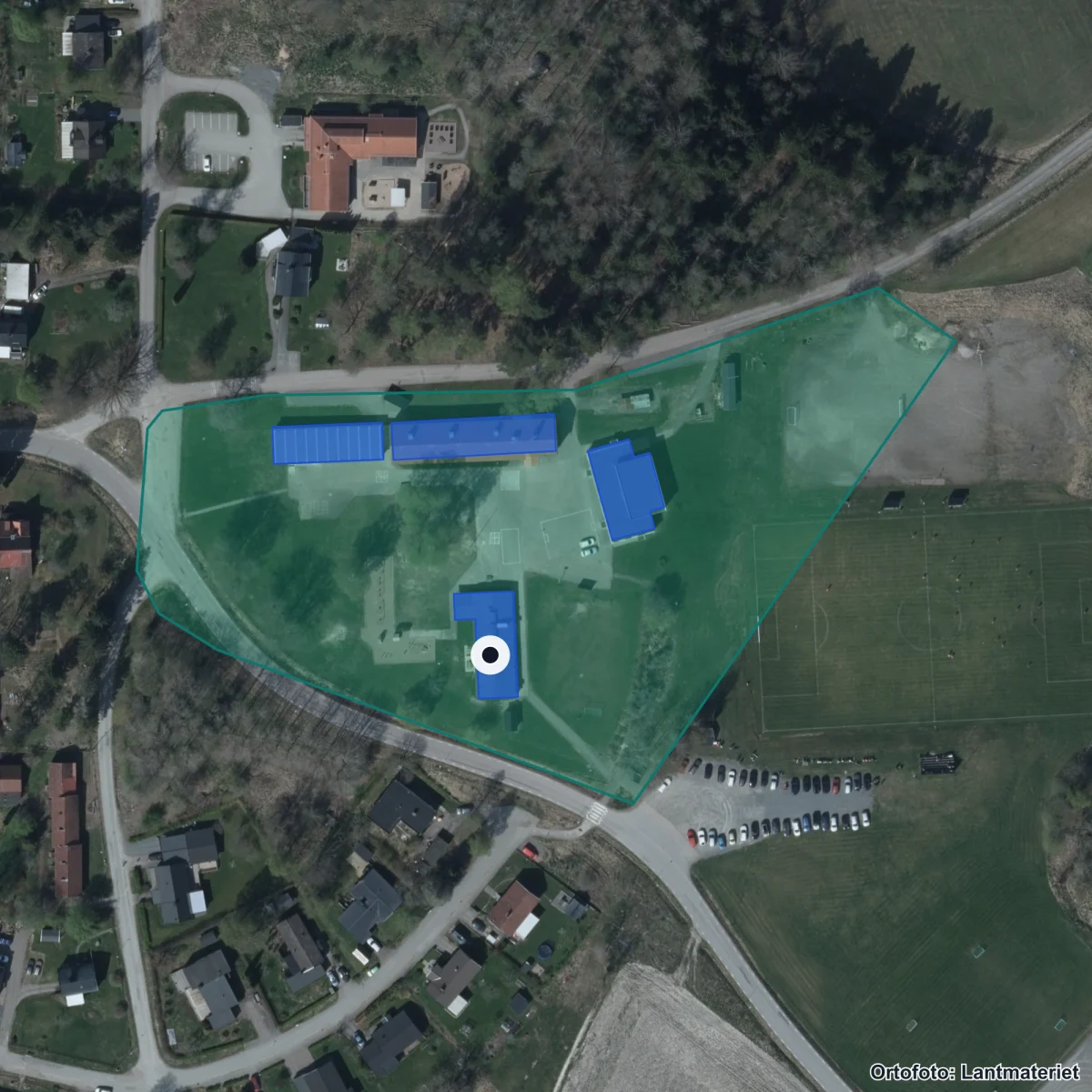Flygbild över Värmlandsbro skola, ortofoto från Lantmäteriet