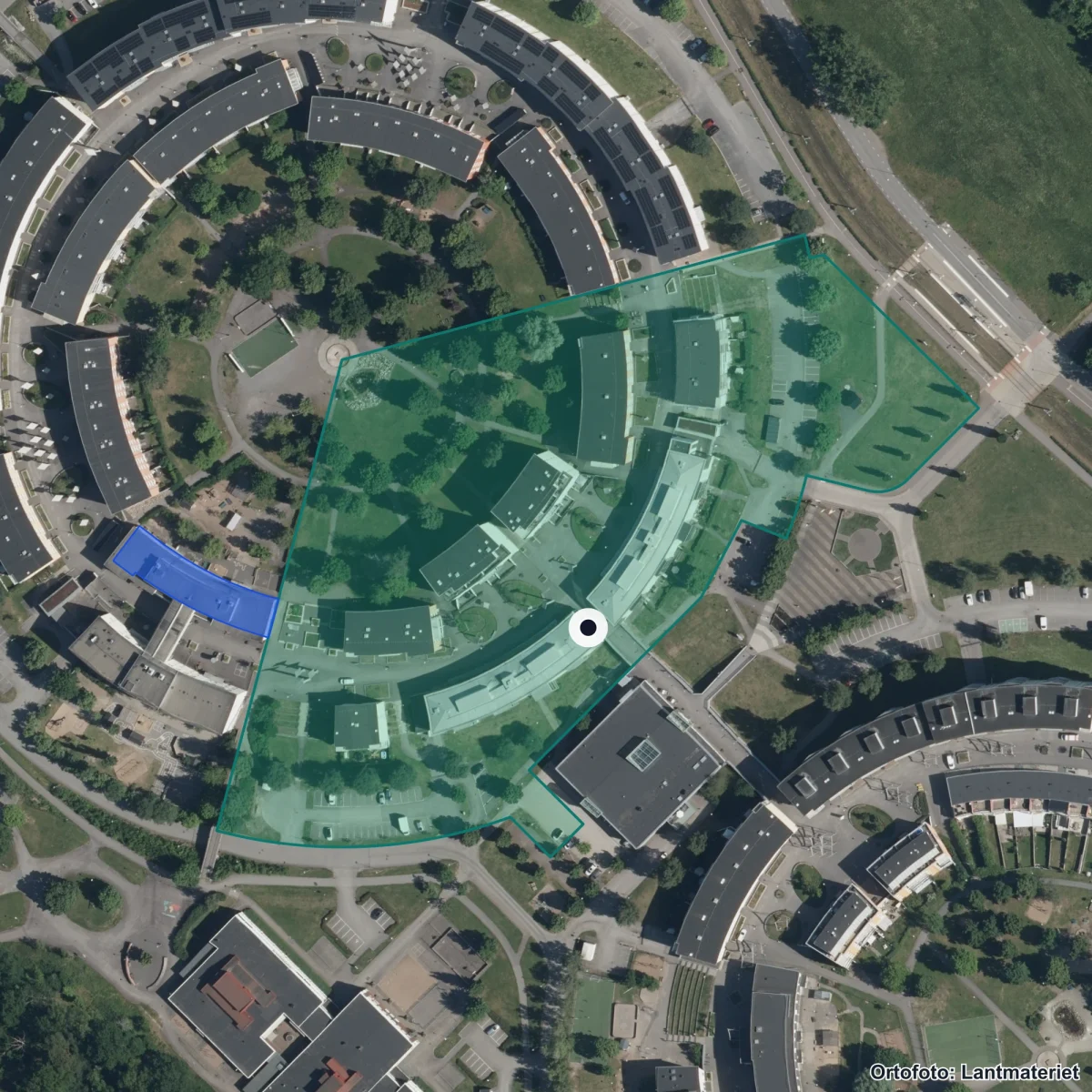 Flygbild över Vrinneviskolan, ortofoto från Lantmäteriet