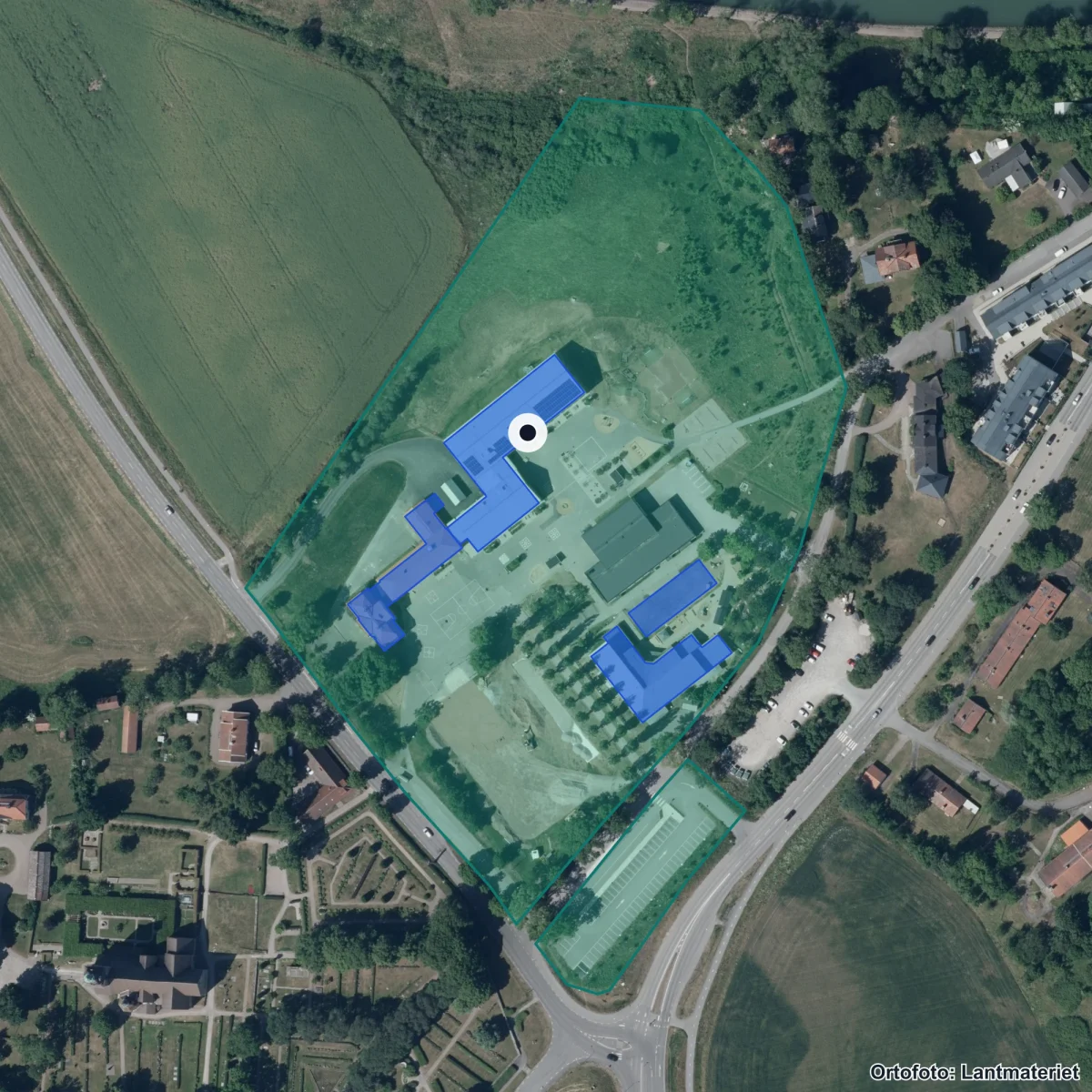 Flygbild över Vreta Kloster skola, ortofoto från Lantmäteriet