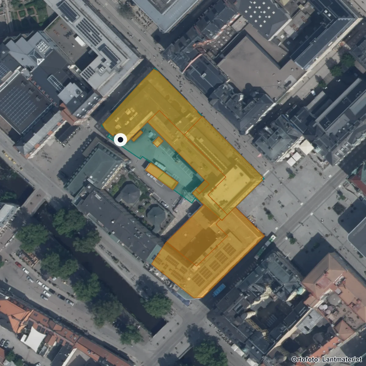 Flygbild över JENSEN gymnasium Uppsala, ortofoto från Lantmäteriet