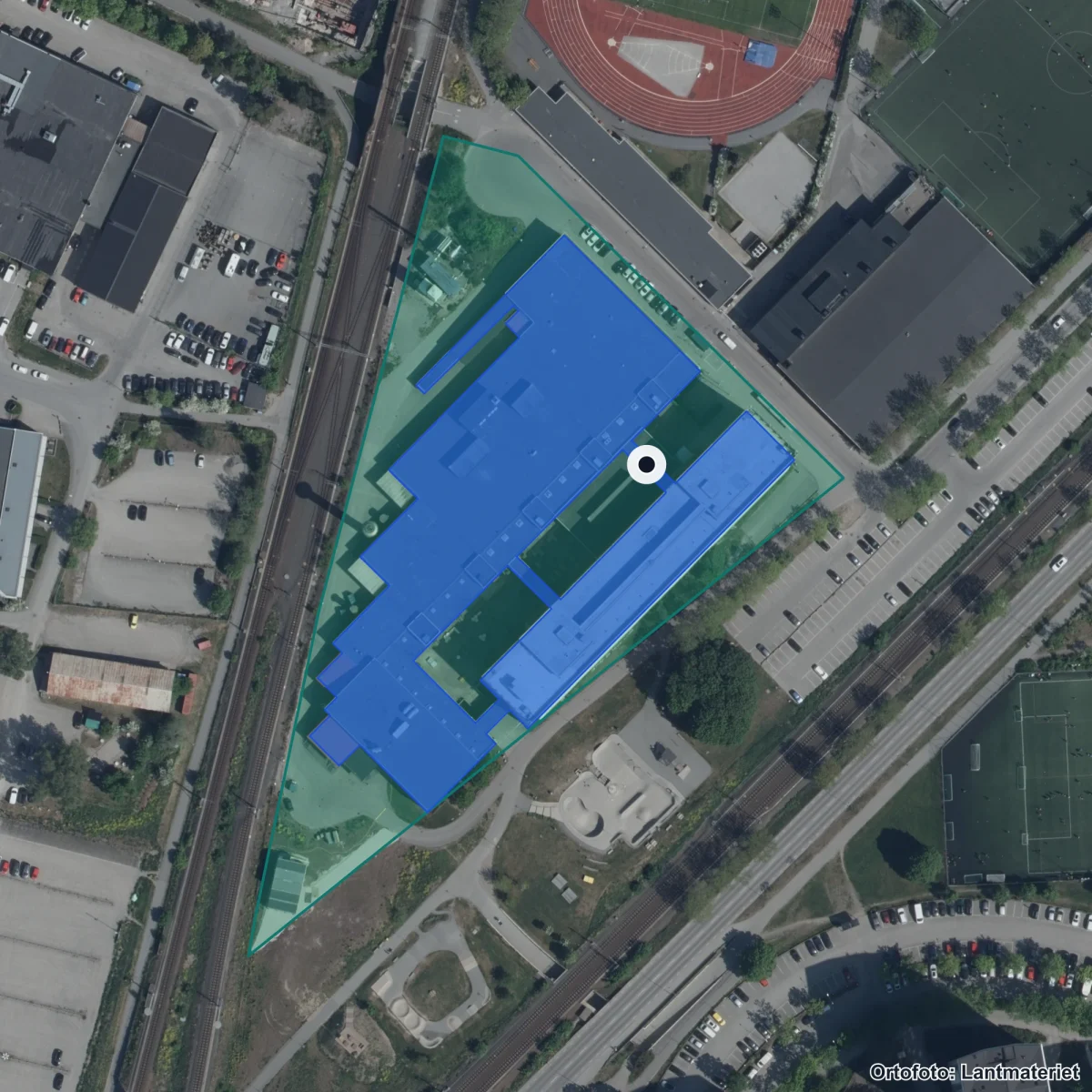 Flygbild över Åva gymnasium, ortofoto från Lantmäteriet