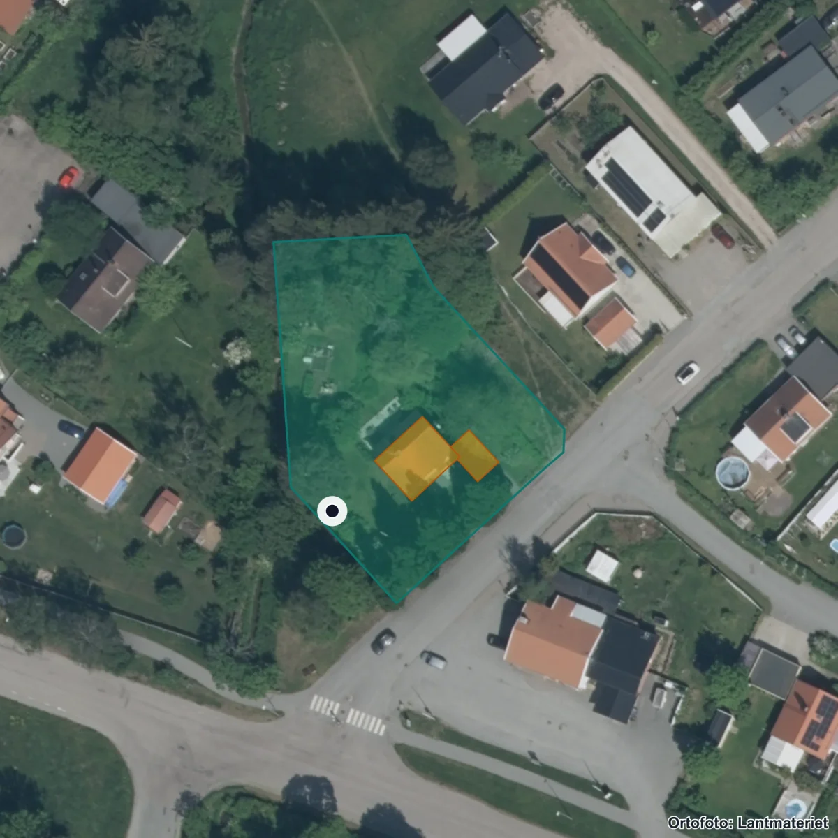 Flygbild över Vänge skola, ortofoto från Lantmäteriet
