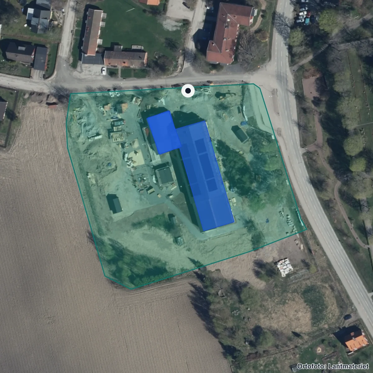 Flygbild över Möklinta skola, ortofoto från Lantmäteriet