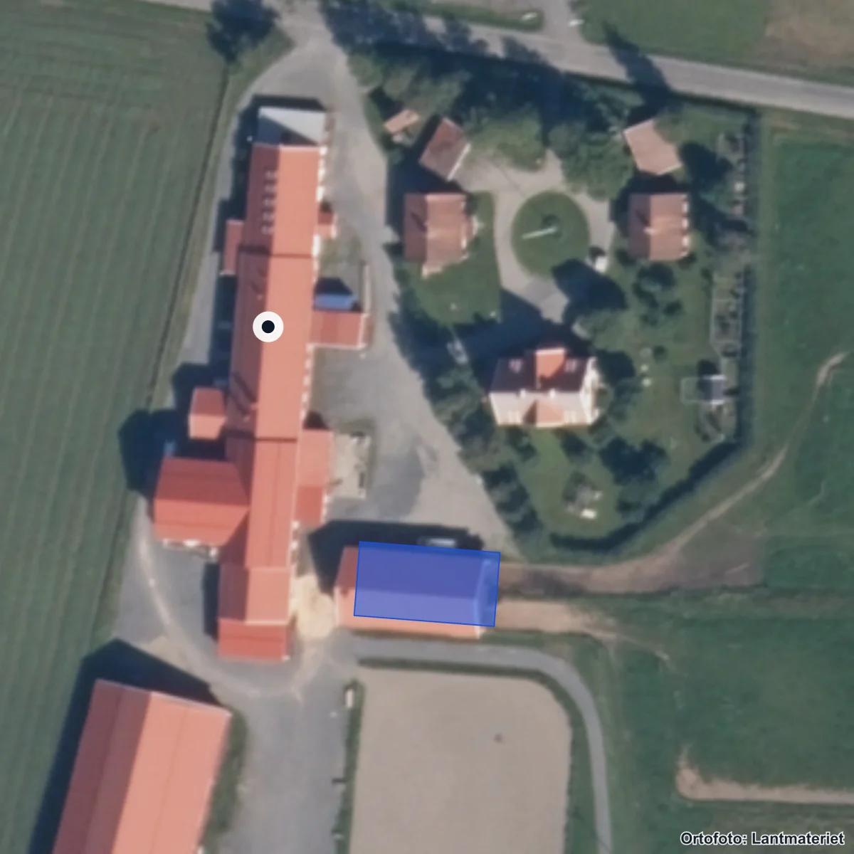 Flygbild över Dille Gård Naturbruksgymnasium, ortofoto från Lantmäteriet