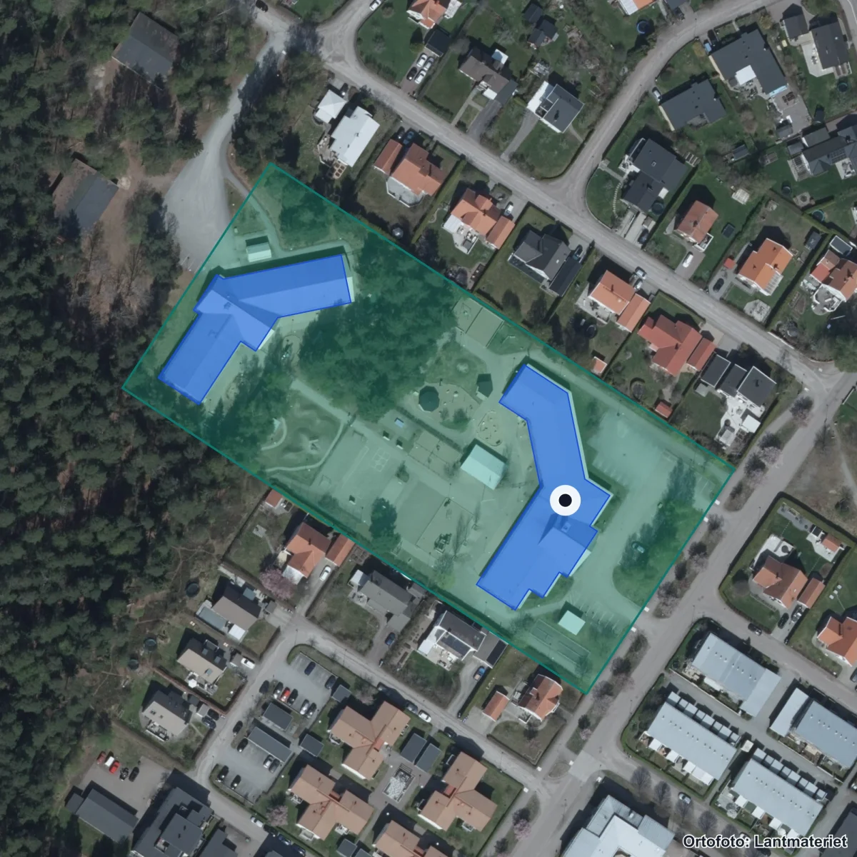 Flygbild över Södra Råtorps skola, ortofoto från Lantmäteriet
