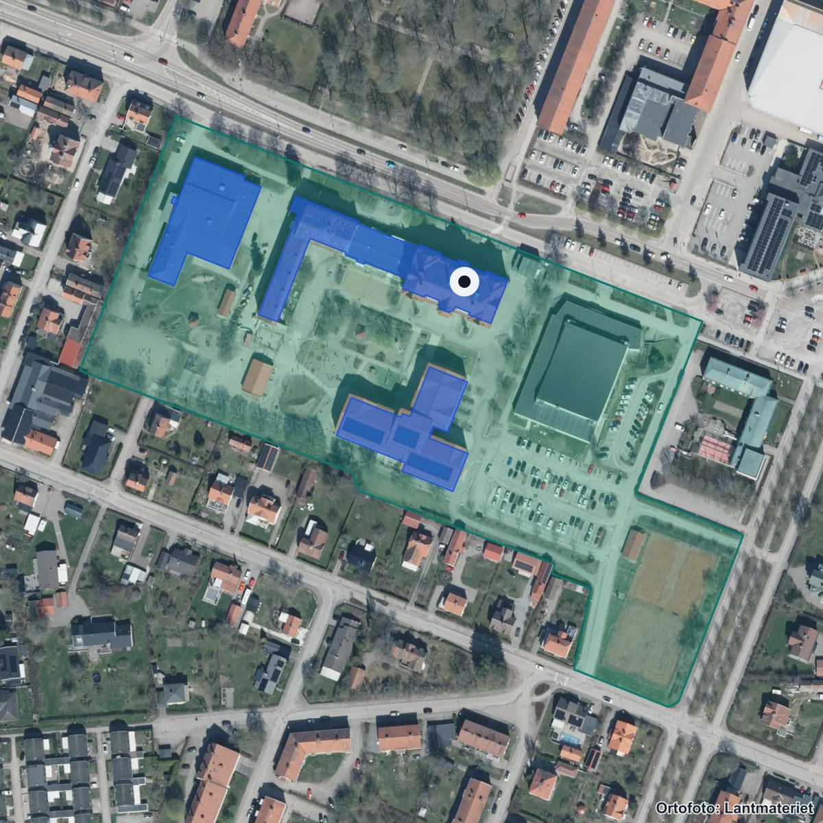 Flygbild över Vallaskolan 7-9, ortofoto från Lantmäteriet