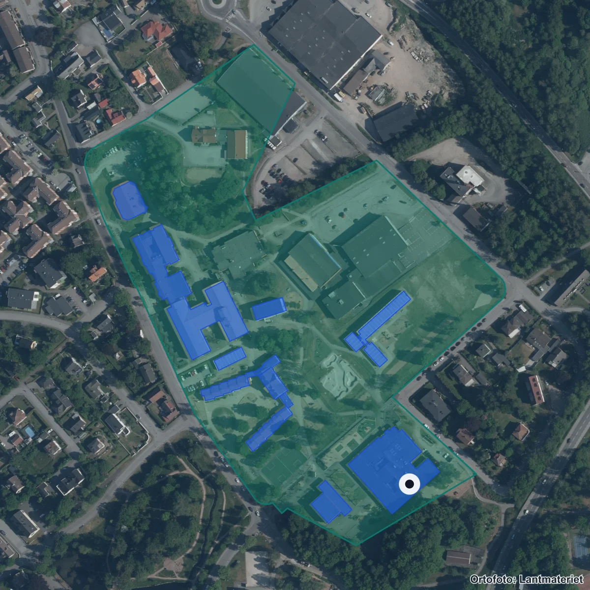 Flygbild över Enebackeskolan, ortofoto från Lantmäteriet