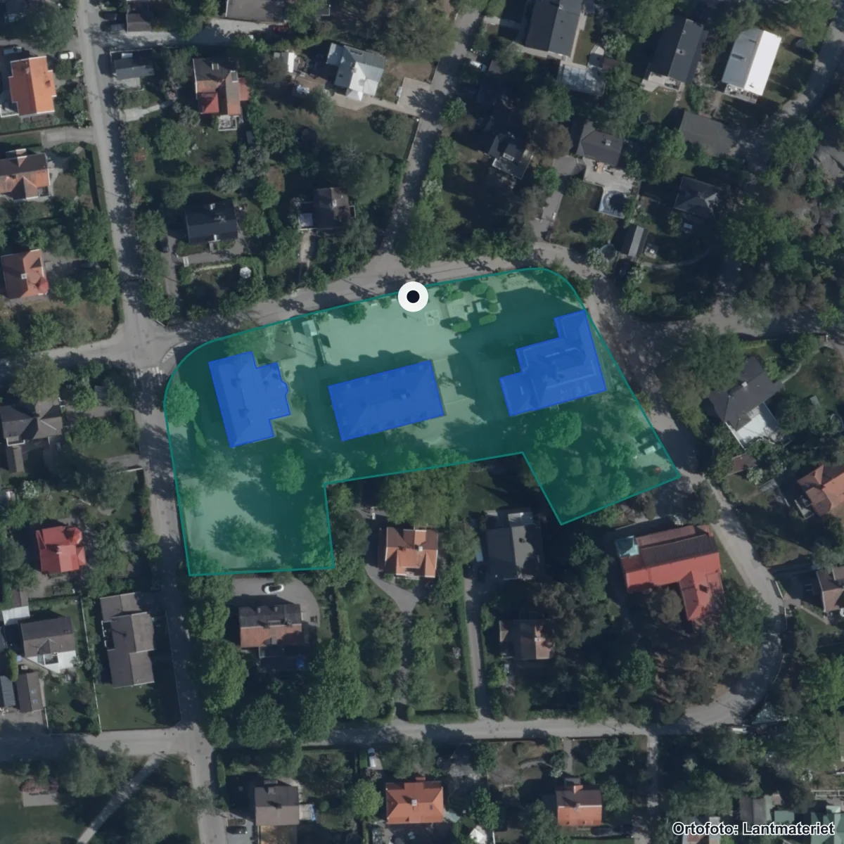 Flygbild över Duvboskolan, ortofoto från Lantmäteriet