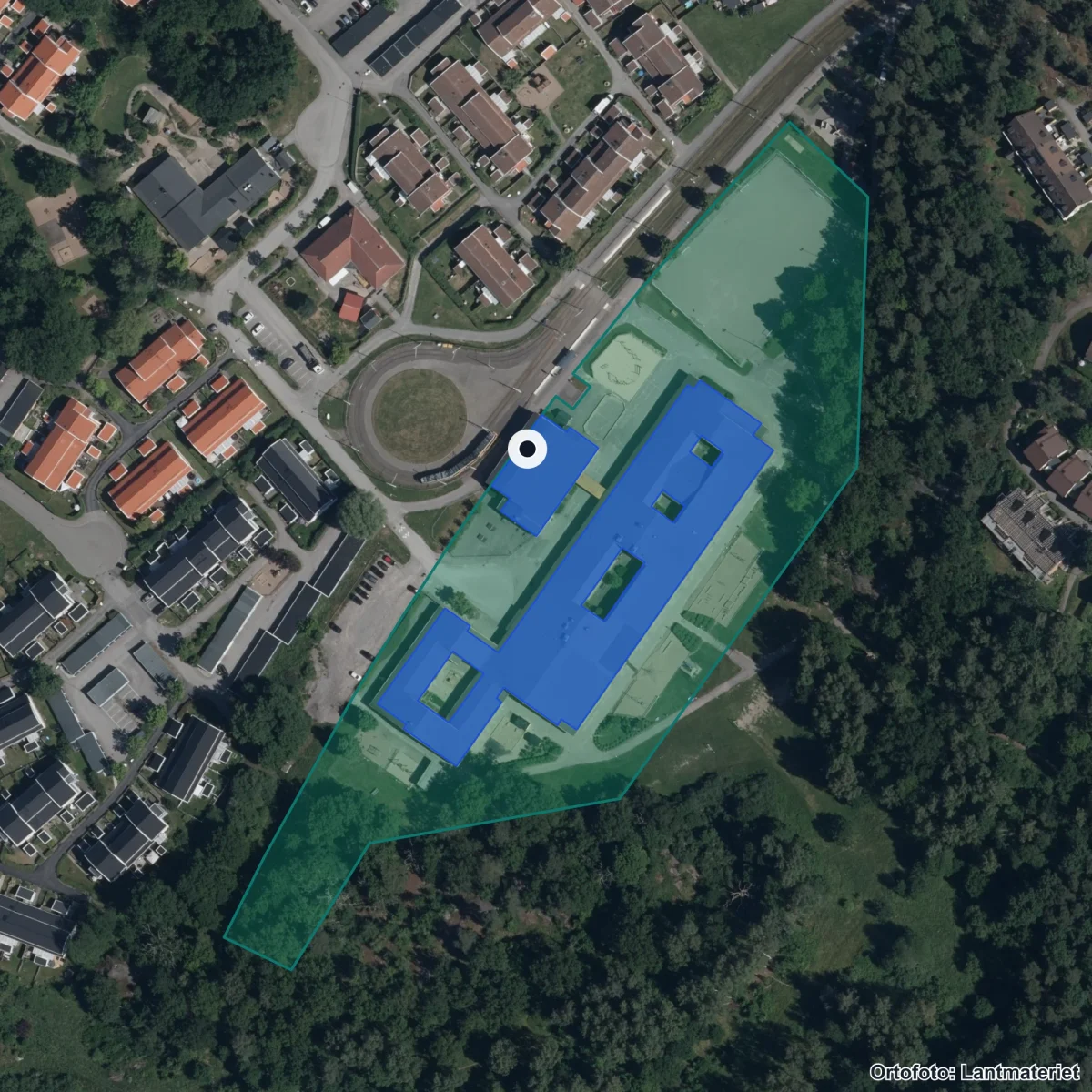 Flygbild över Tamburinens skola, ortofoto från Lantmäteriet