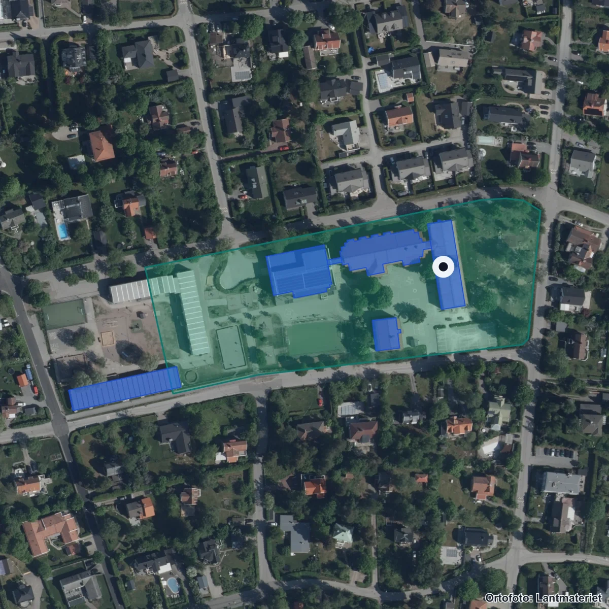 Flygbild över Enebybergs skola, ortofoto från Lantmäteriet