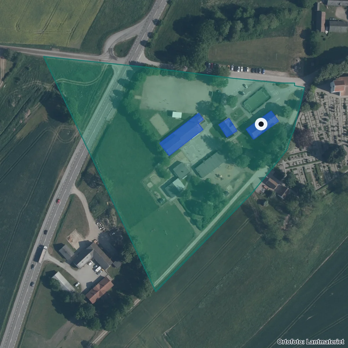Flygbild över Gudmuntorps skola, ortofoto från Lantmäteriet