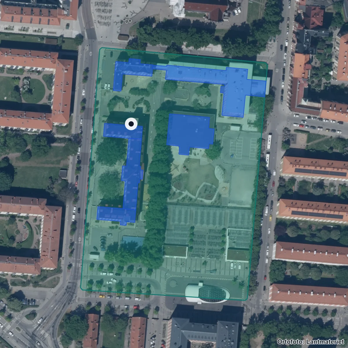Flygbild över Rådmansvångens skola Källängen, ortofoto från Lantmäteriet