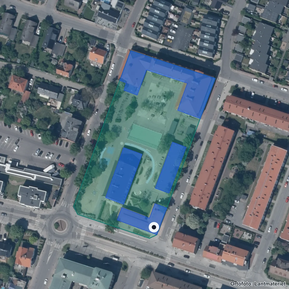 Flygbild över Linnéskolan, ortofoto från Lantmäteriet