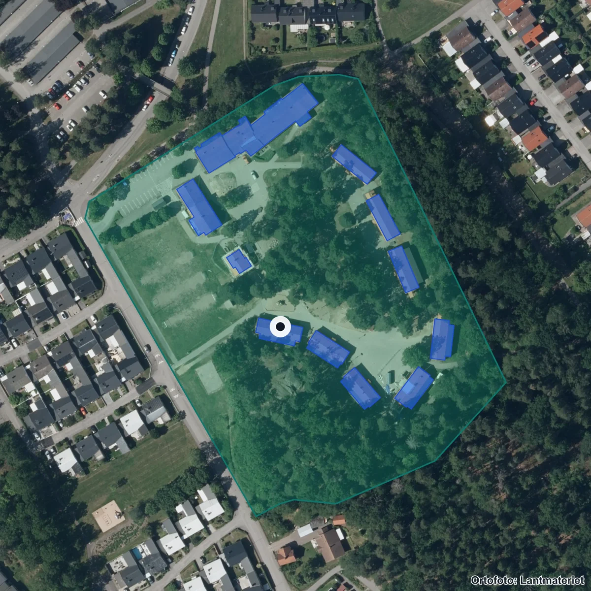 Flygbild över Hagbyskolan, ortofoto från Lantmäteriet