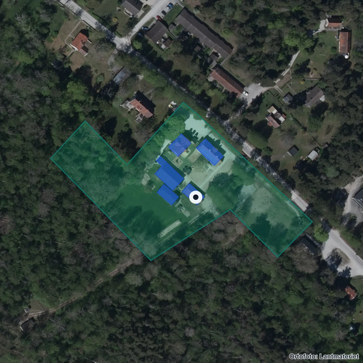 Flygbild över Eskelhem skola, ortofoto från Lantmäteriet