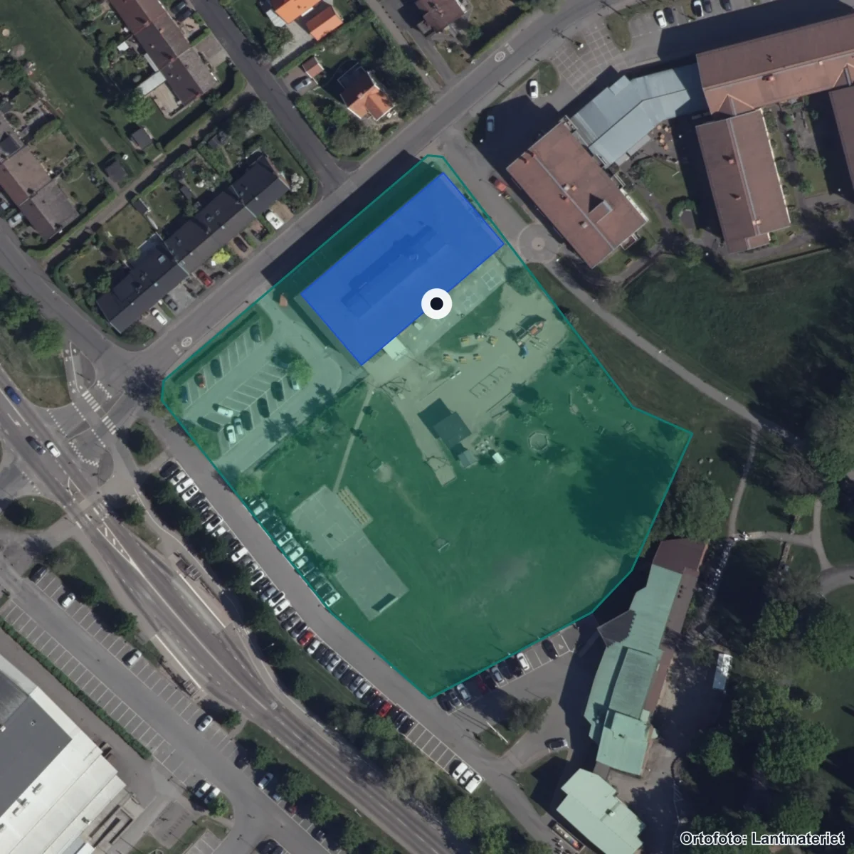 Flygbild över Friskolan Kvarnhjulet, ortofoto från Lantmäteriet