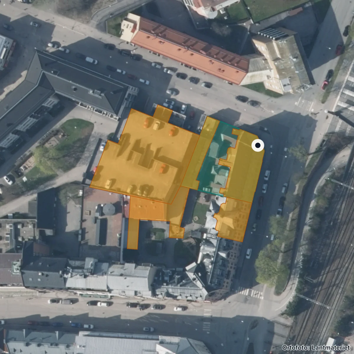 Flygbild över Drottning Blankas Gymnasieskola Örebro, ortofoto från Lantmäteriet