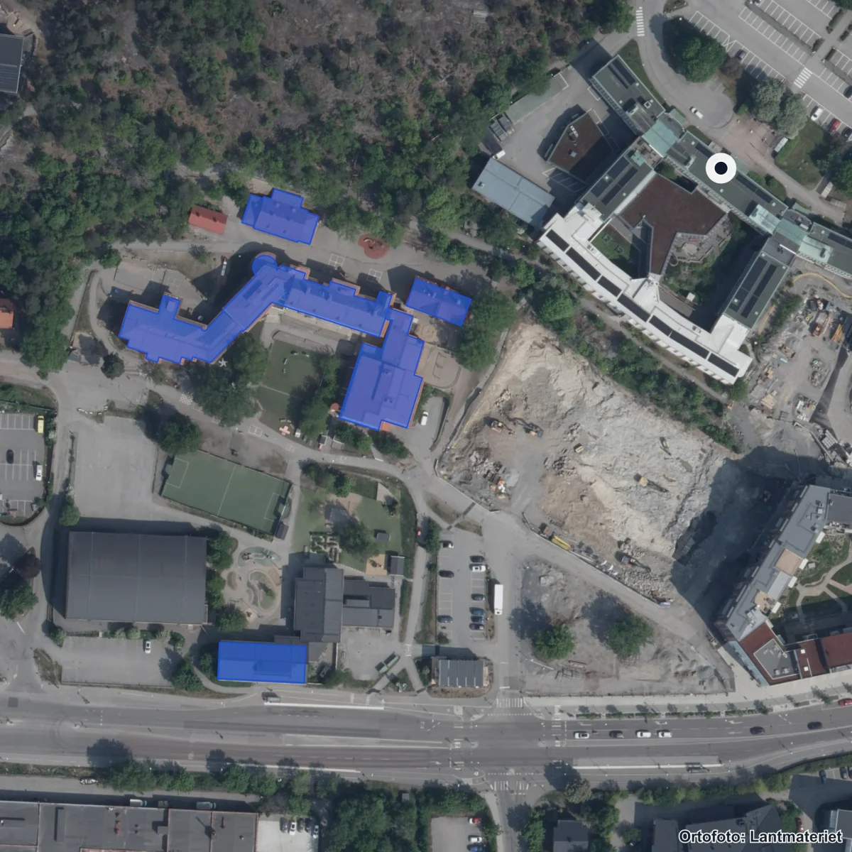 Flygbild över Nacka vuxenutbildning, ortofoto från Lantmäteriet