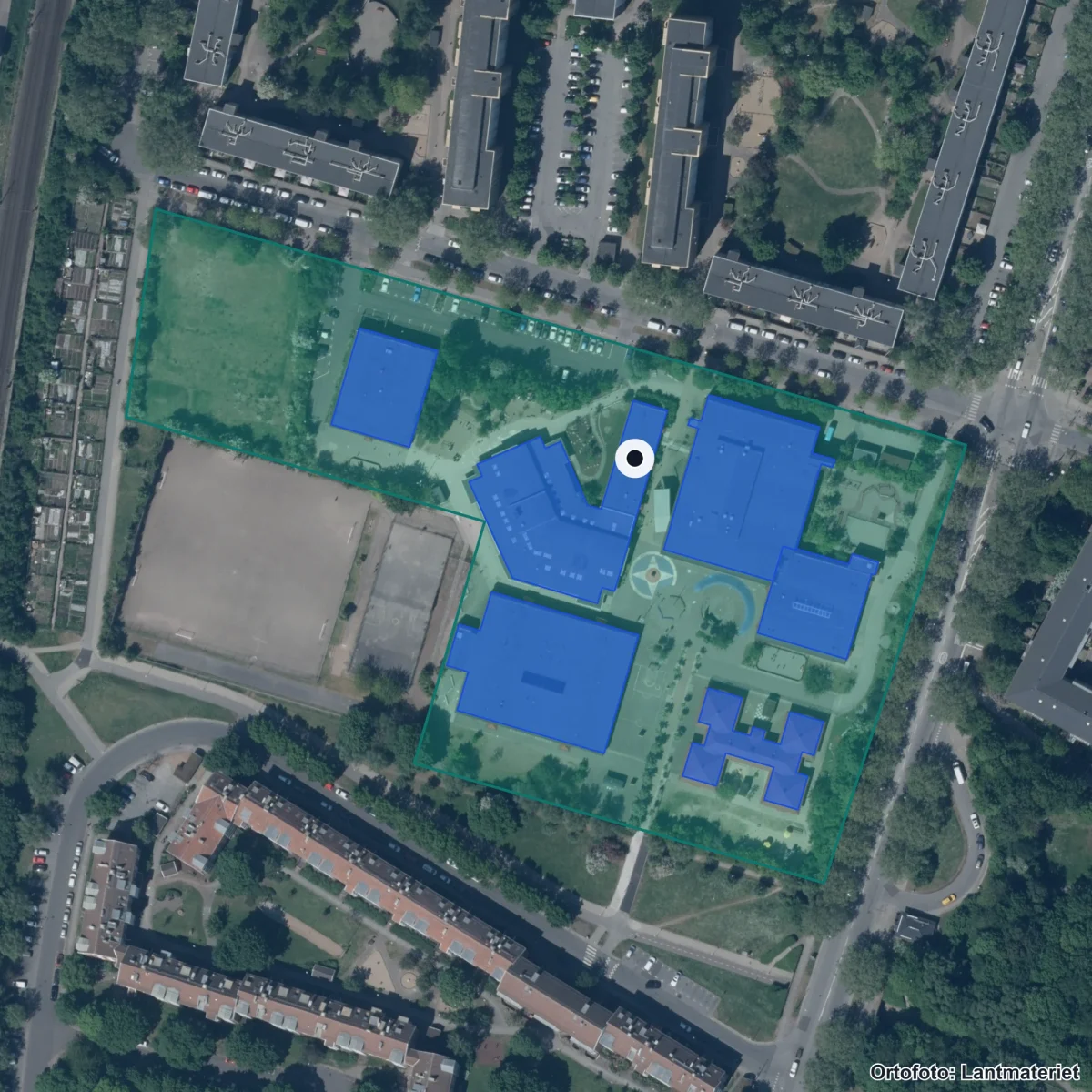 Flygbild över Värner Rydénskolan F-6, ortofoto från Lantmäteriet