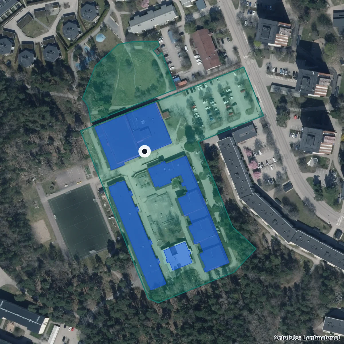 Flygbild över Pettersbergsskolan, ortofoto från Lantmäteriet