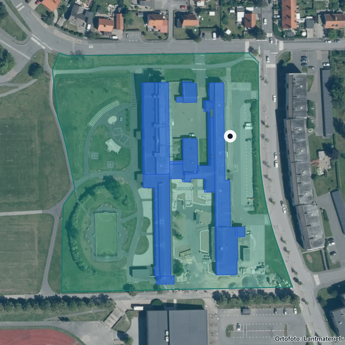 Flygbild över Korsavadsskolan, ortofoto från Lantmäteriet