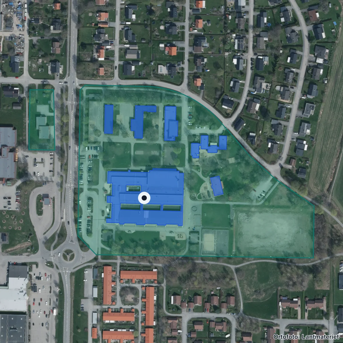 Flygbild över Odenskolan, ortofoto från Lantmäteriet