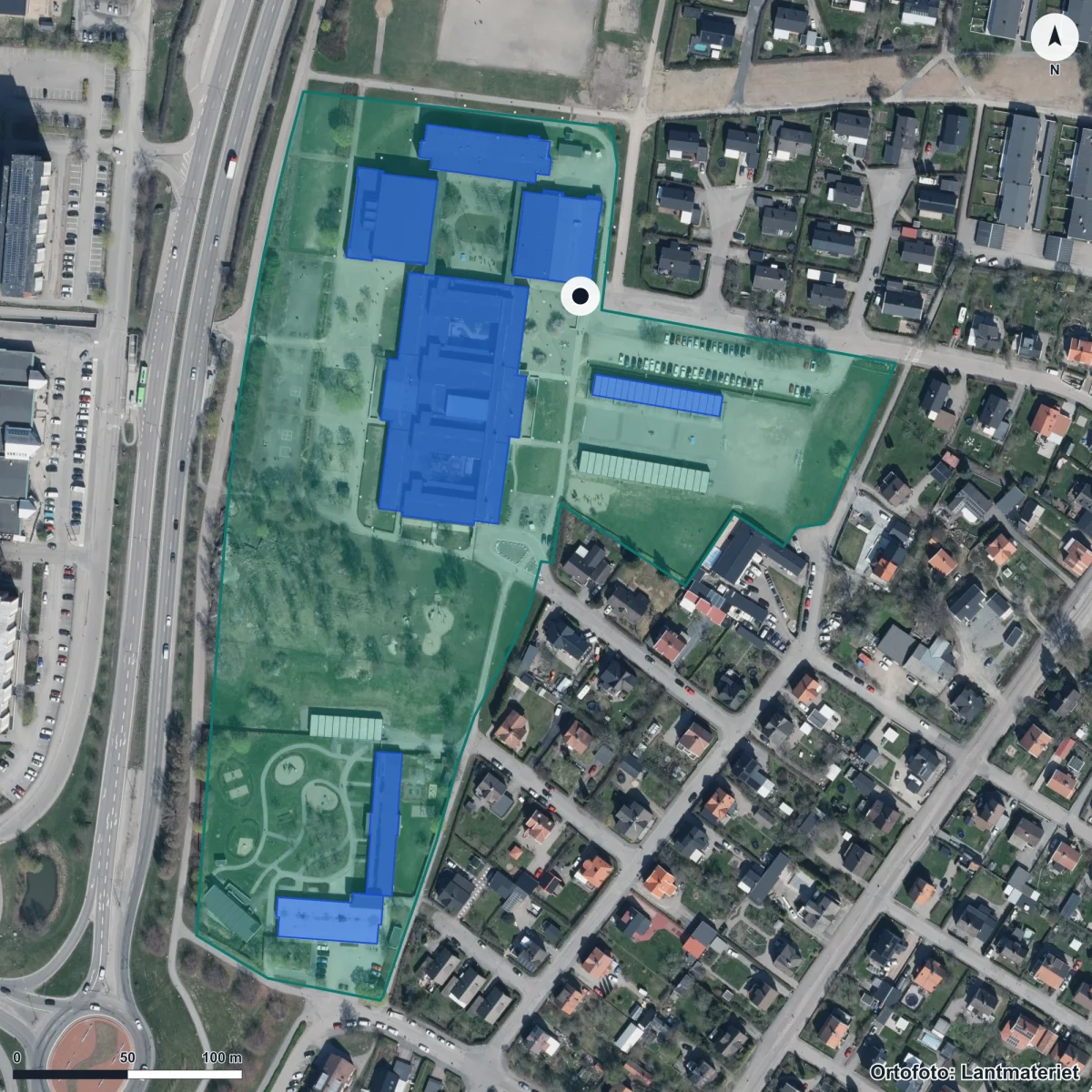 Flygbild över Anpassad grundskola Årby, ortofoto från Lantmäteriet